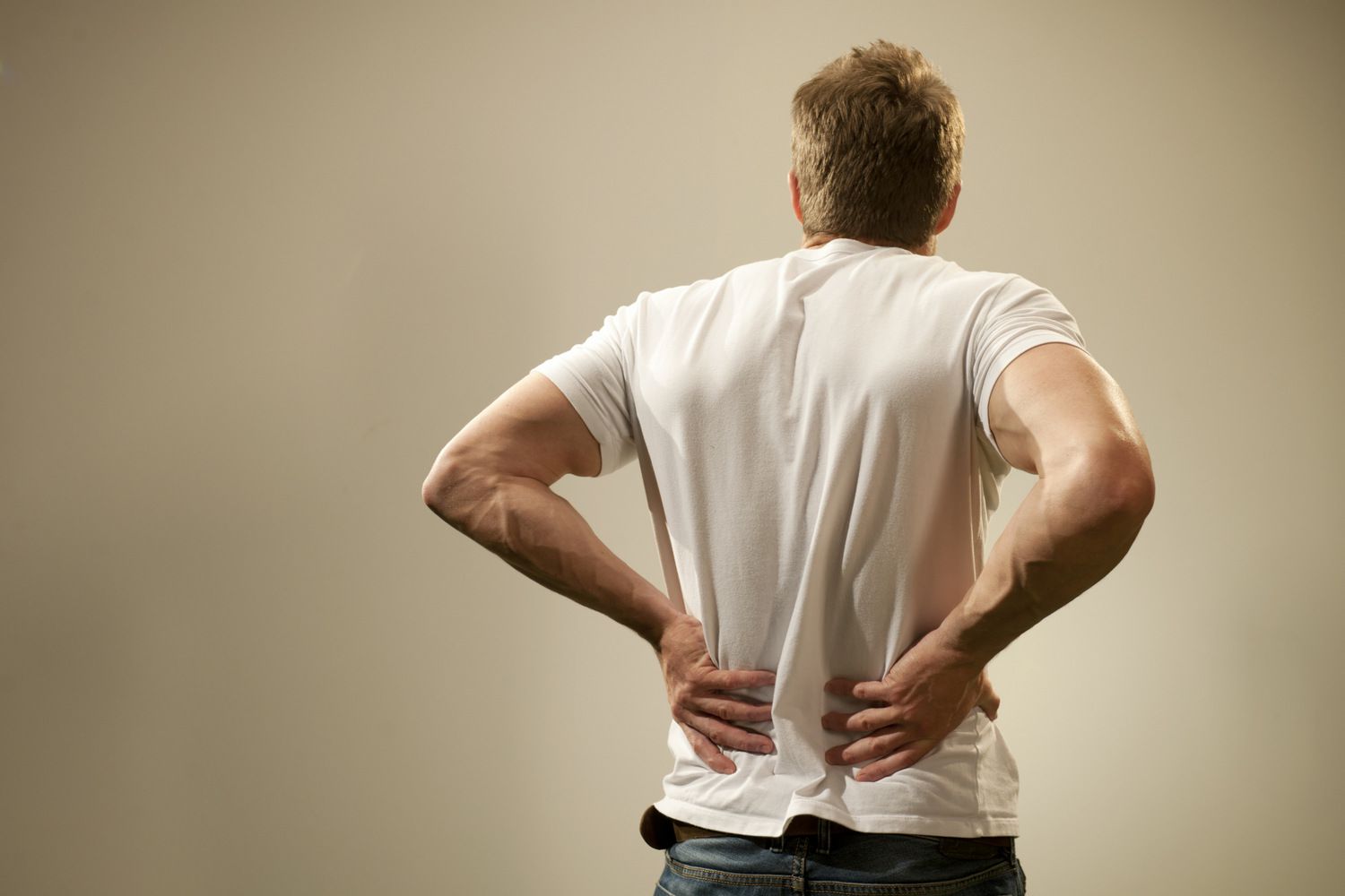 Douleurs chroniques et douleurs aiguës au dos : quelles sont les différences et comment les gérer ?